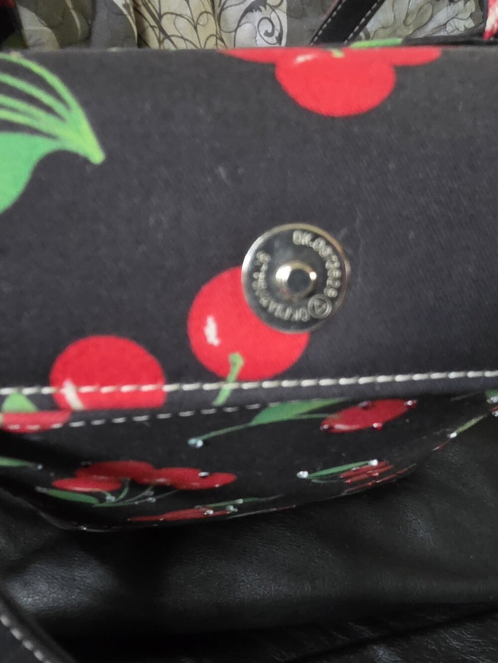 Cherry Retro Bucket Bag 9×9 NEW - Picture 5 of 7